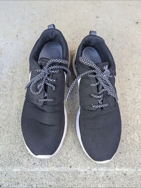 Nike Roshe Women's Black Knit Sneakers with White Sole